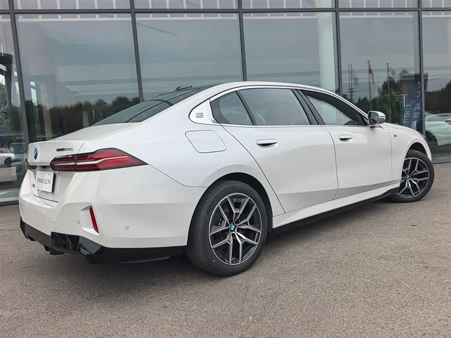 BMW i5 2025 eDrive 35L M Sport - zdjęcie 4