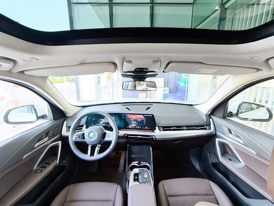 BMW iX1 2025 eDrive25L M Sport Package - zdjęcie 11