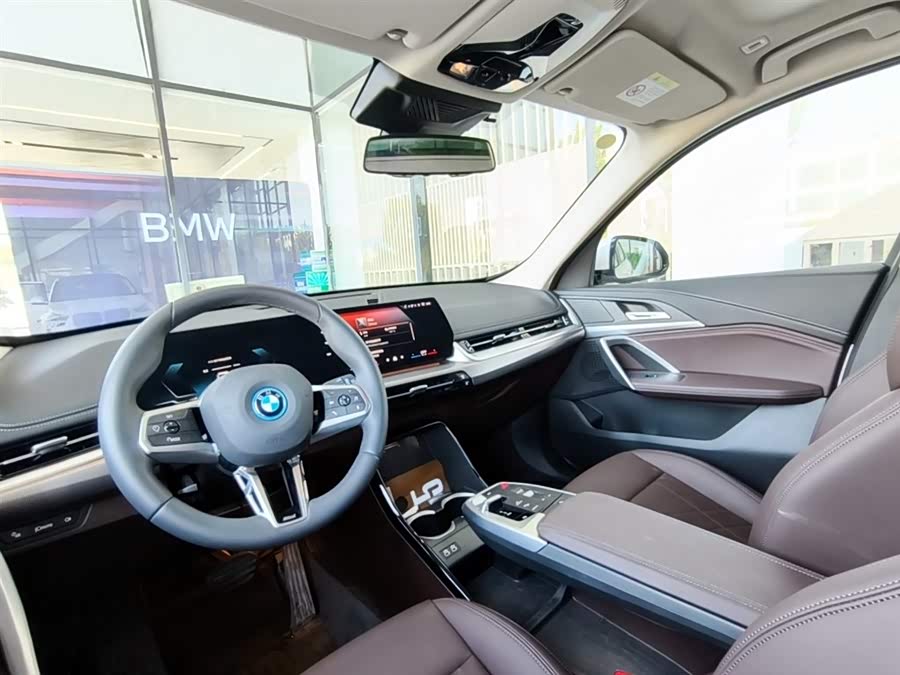 BMW iX1 2025 eDrive25L M Sport Package - zdjęcie 12