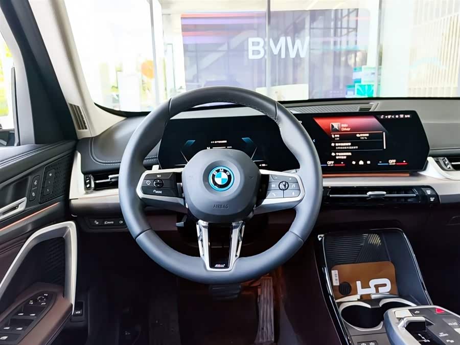 BMW iX1 2025 eDrive25L M Sport Package - zdjęcie 14