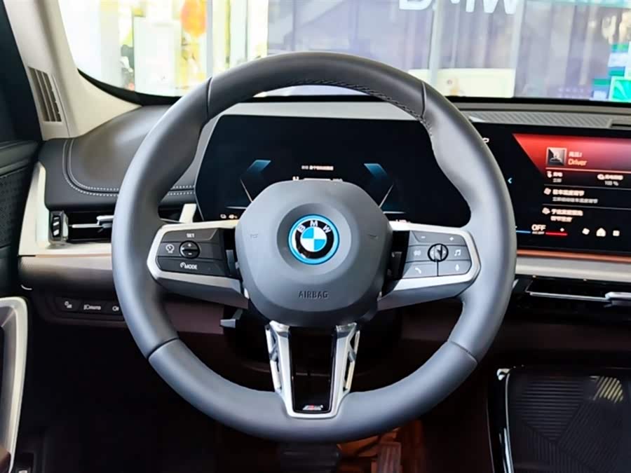 BMW iX1 2025 eDrive25L M Sport Package - zdjęcie 14
