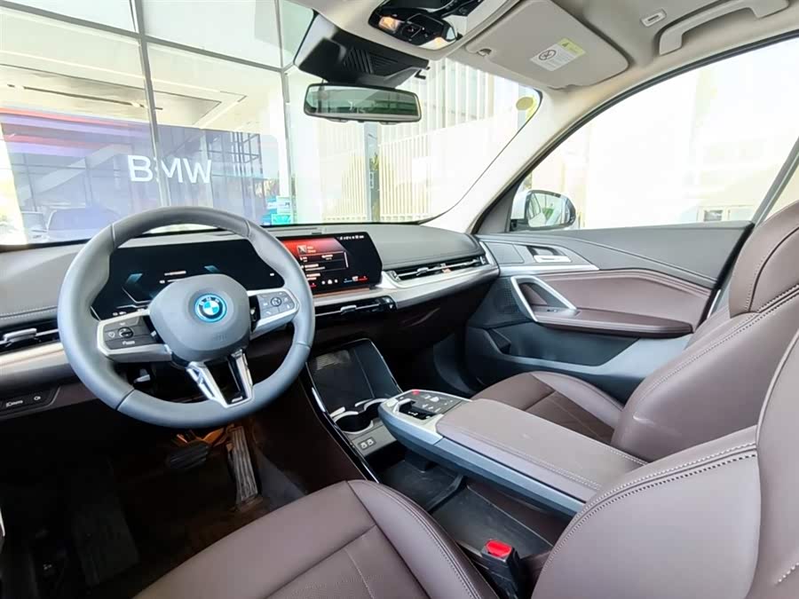 BMW iX1 2025 eDrive25L M Sport Package - zdjęcie 15