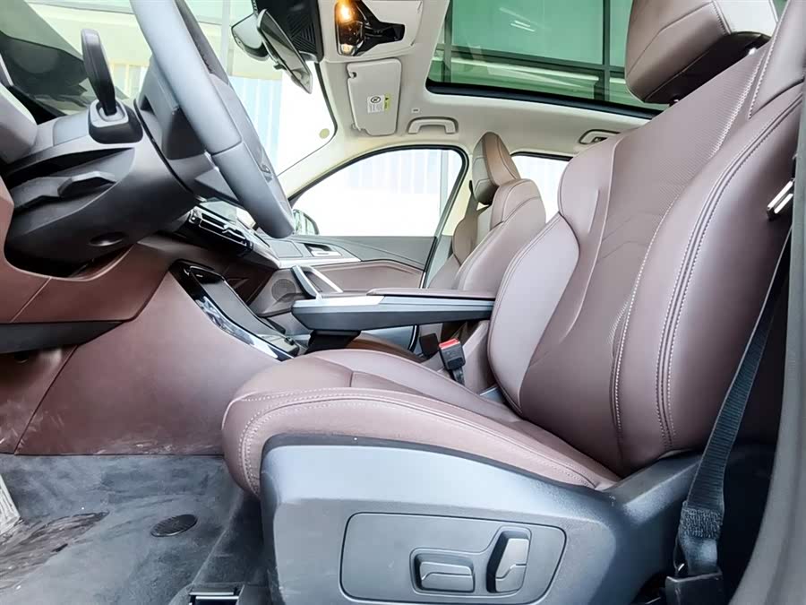 BMW iX1 2025 eDrive25L M Sport Package - zdjęcie 16