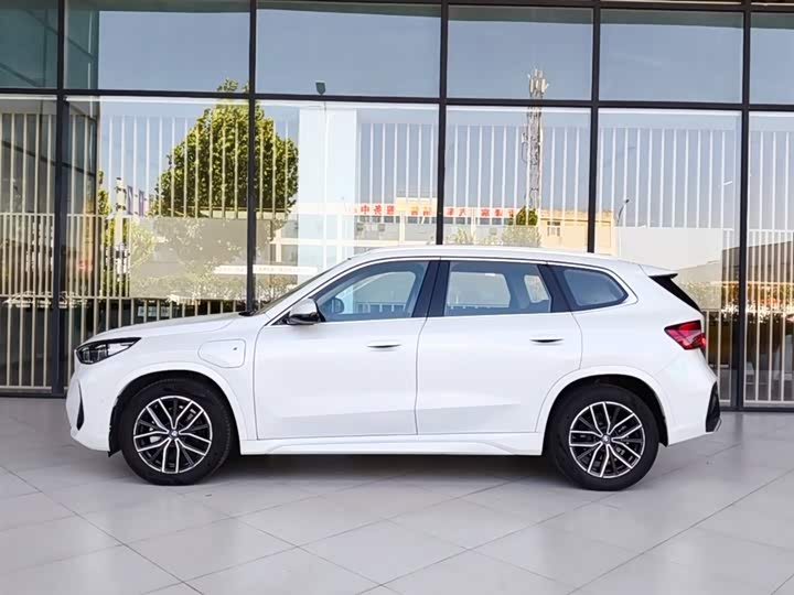 BMW iX1 2025 eDrive25L M Sport Package - zdjęcie 19