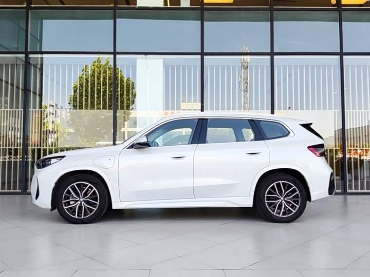 BMW iX1 2025 eDrive25L M Sport Package - zdjęcie 20