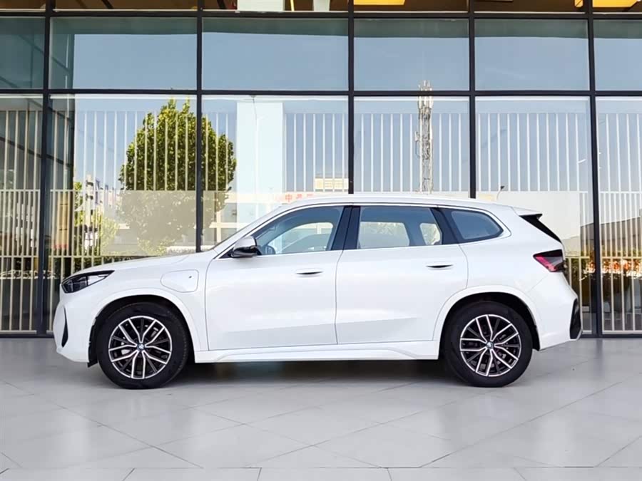 BMW iX1 2025 eDrive25L M Sport Package - zdjęcie 3