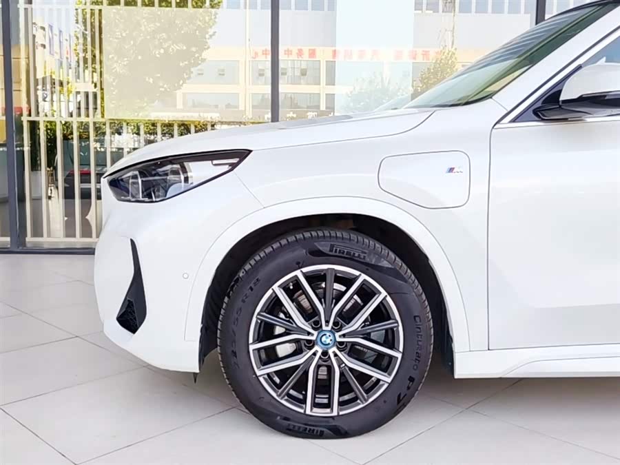 BMW iX1 2025 eDrive25L M Sport Package - zdjęcie 9