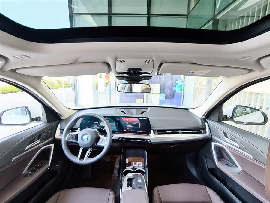 BMW iX1 2025 eDrive25L M Sport Package - zdjęcie 10