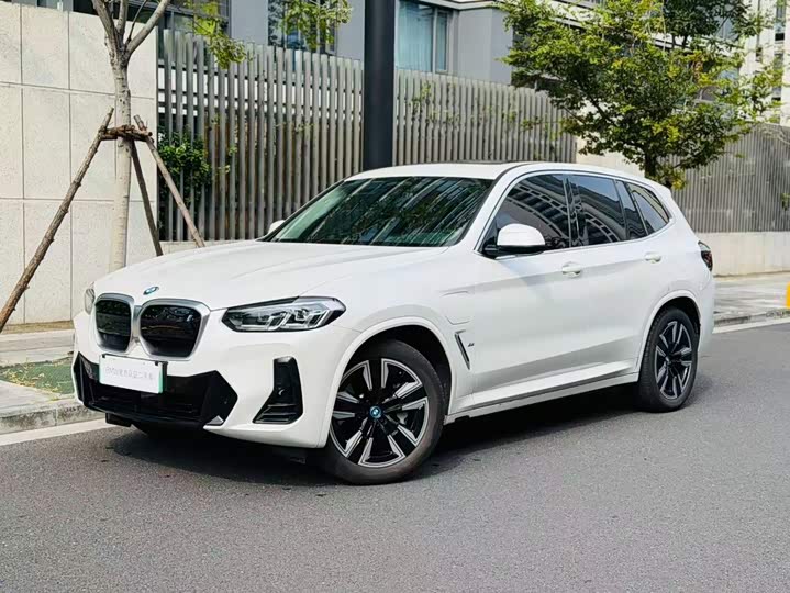 BMW iX3 2023 Leading Edition - zdjęcie 18