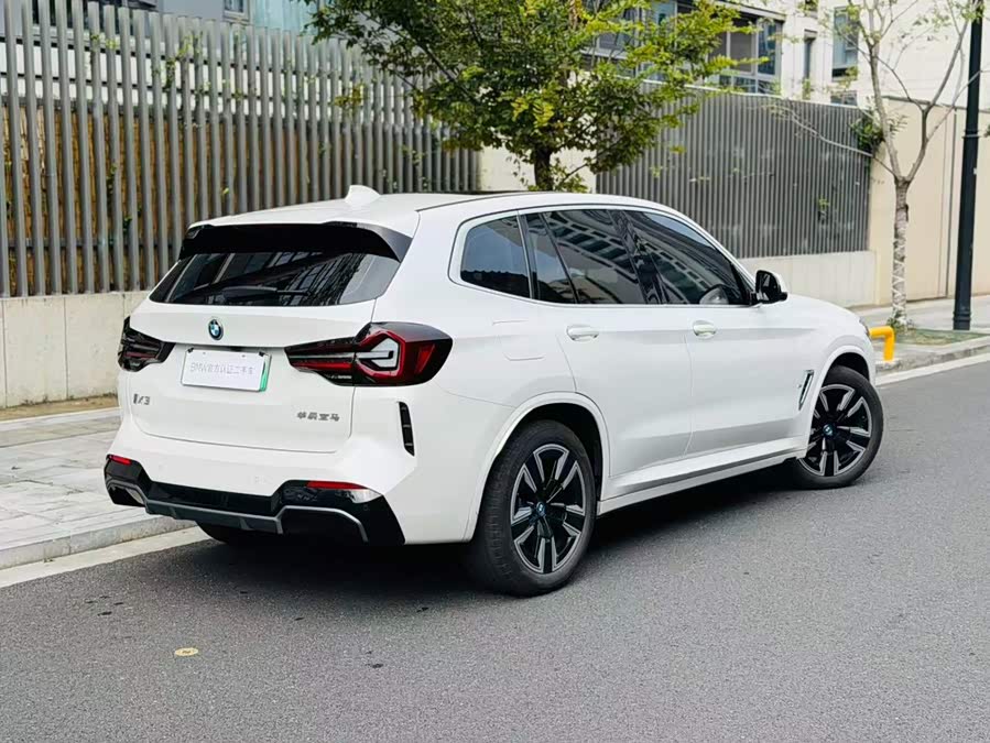 BMW iX3 2023 Leading Edition - zdjęcie 3