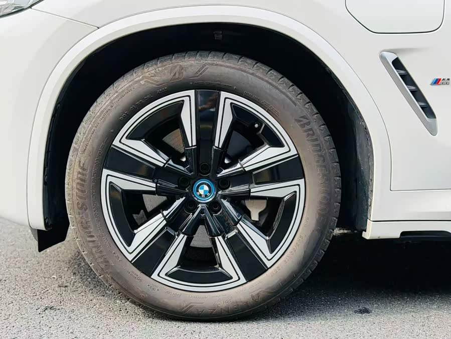 BMW iX3 2023 Leading Edition - zdjęcie 7