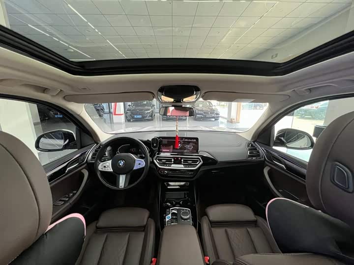 BMW iX3 2024 Leading Edition - zdjęcie 16