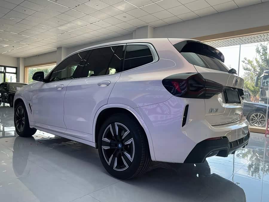 BMW iX3 2024 Leading Edition - zdjęcie 3