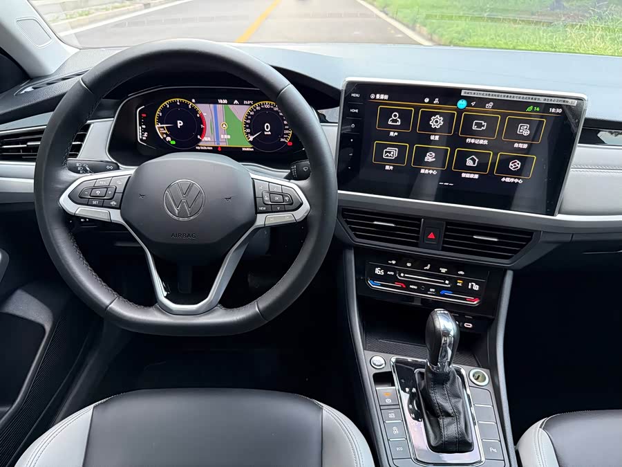 Bora 2024 300TSI DSG Executive - zdjęcie 12