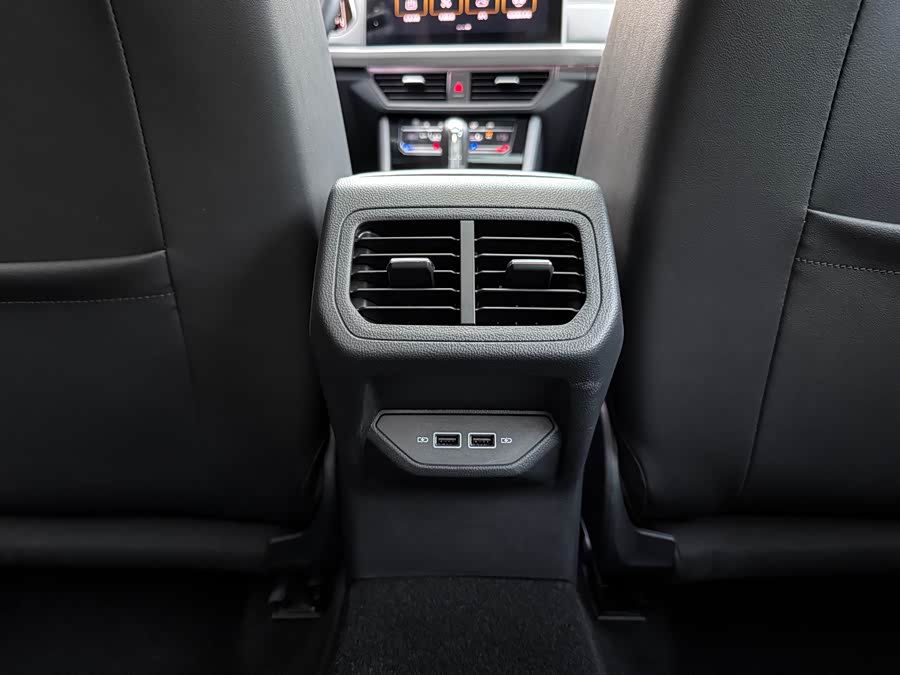 Bora 2024 300TSI DSG Executive - zdjęcie 15