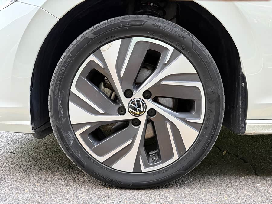Bora 2024 300TSI DSG Executive - zdjęcie 20