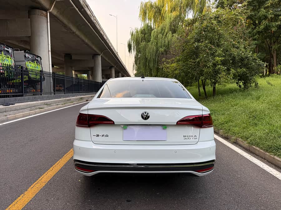 Bora 2024 300TSI DSG Executive - zdjęcie 6
