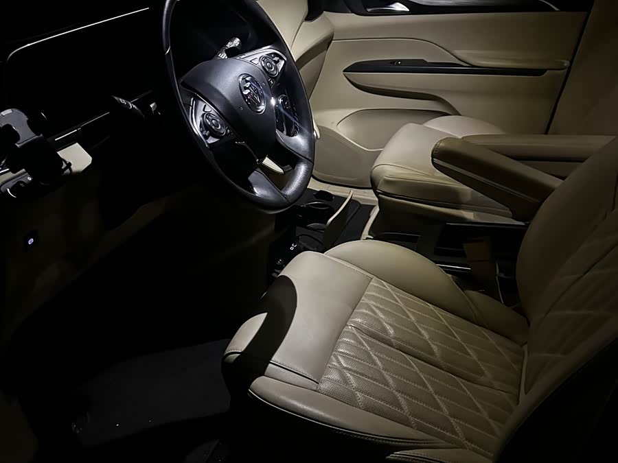 Buick GL8 2023 ES Luxurious - zdjęcie 3