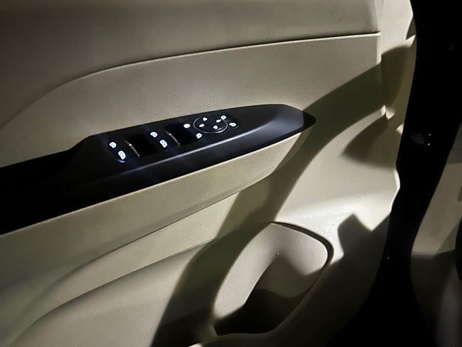 Buick GL8 2023 ES Luxurious - zdjęcie 7