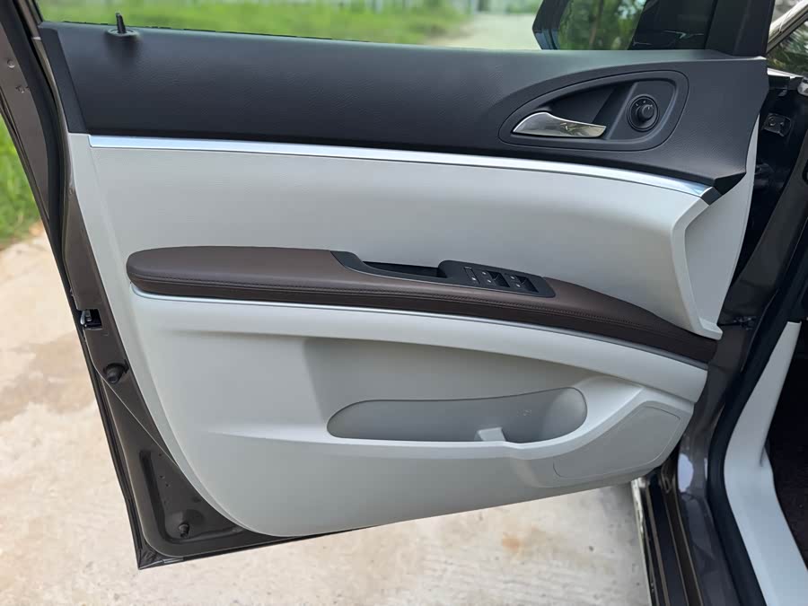 Buick GL8 2023 Land Business Class Comfort Version - zdjęcie 15