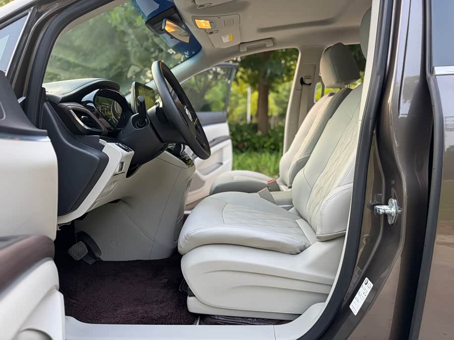 Buick GL8 2023 Land Business Class Comfort Version - zdjęcie 4