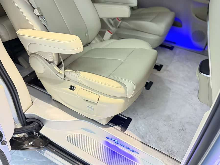 Buick GL8 New Energy 2025 Luxurious Version - zdjęcie 15
