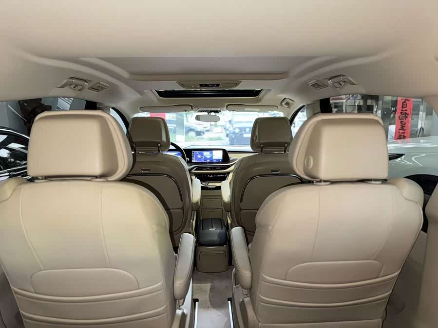 Buick GL8 New Energy 2025 Luxurious Version - zdjęcie 16