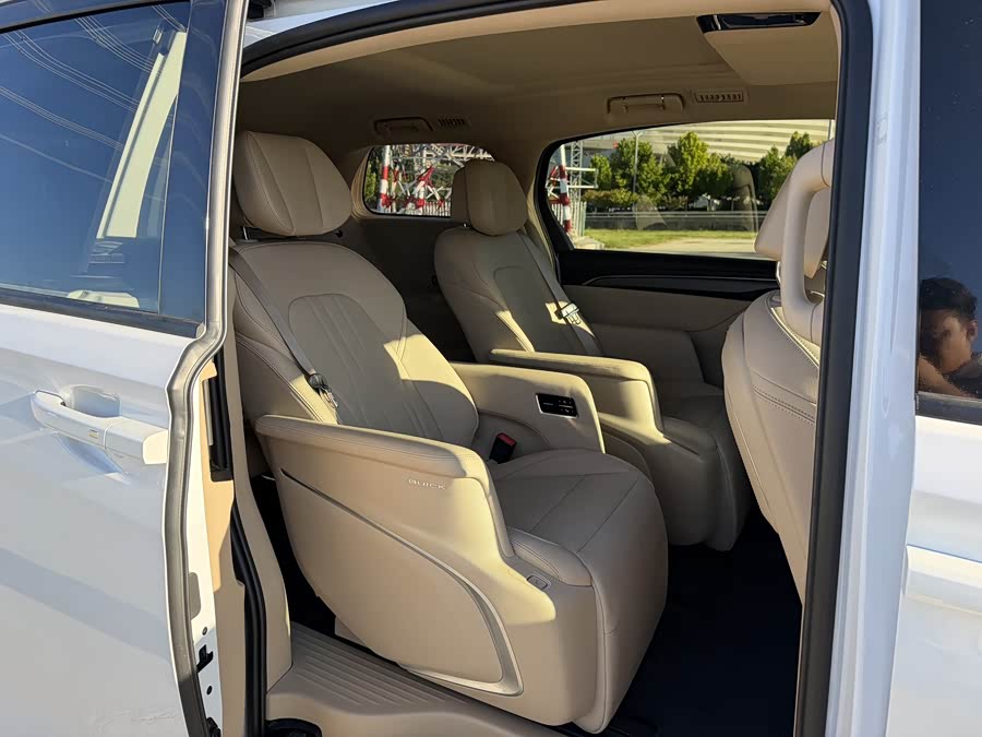 Buick GL8 New Energy 2025 Luxurious Version - zdjęcie 16