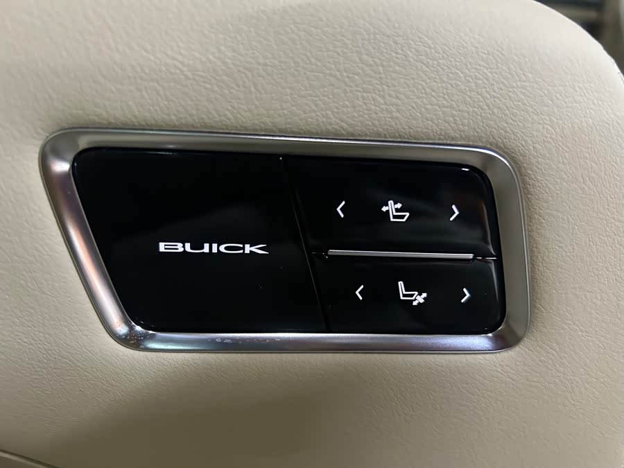 Buick GL8 New Energy 2025 Luxurious Version - zdjęcie 17