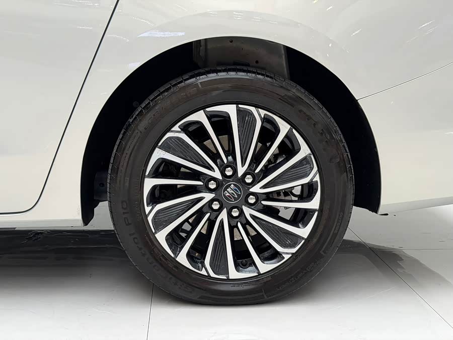 Buick GL8 New Energy 2025 Luxurious Version - zdjęcie 18