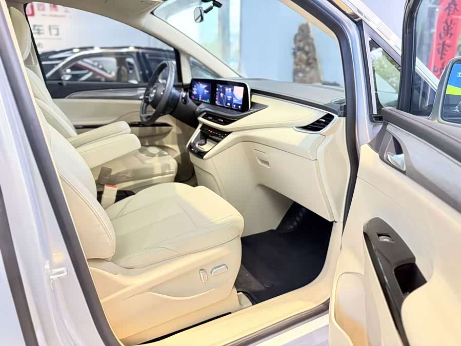 Buick GL8 New Energy 2025 Luxurious Version - zdjęcie 19