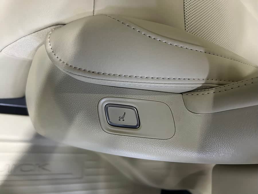 Buick GL8 New Energy 2025 Luxurious Version - zdjęcie 20