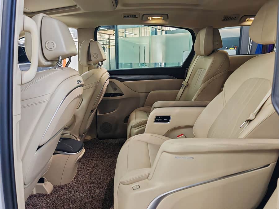 Buick GL8 New Energy 2025 Luxurious Version - zdjęcie 6