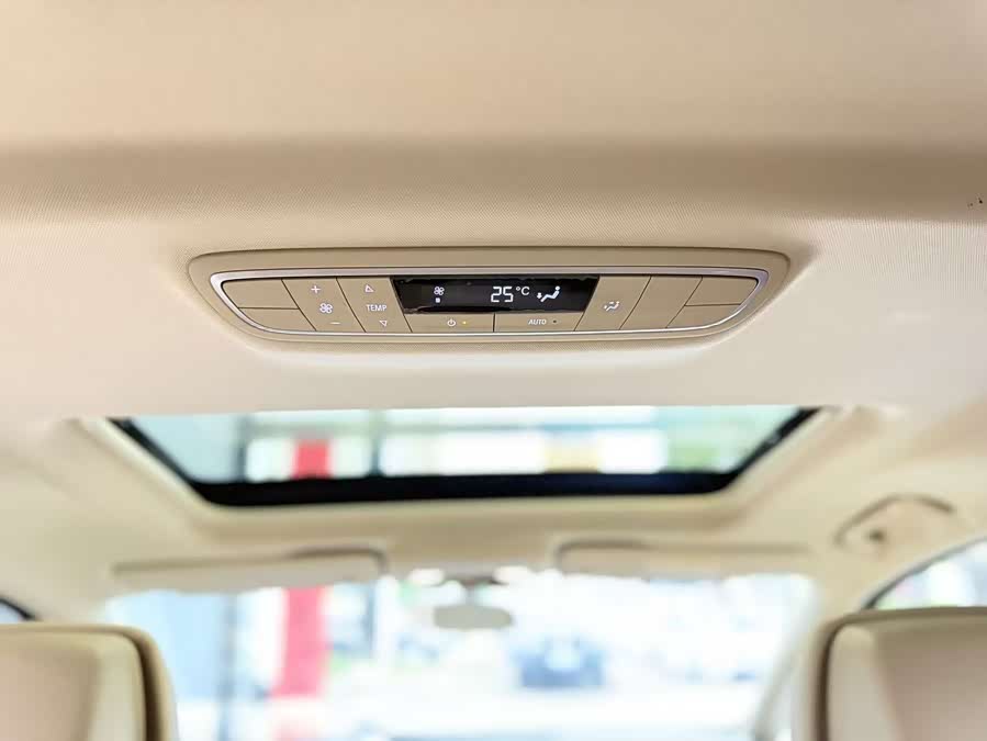 Buick GL8 New Energy 2025 Luxurious Version - zdjęcie 10