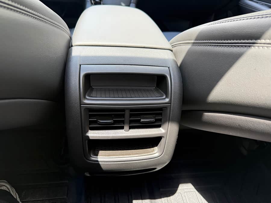 Cadillac XT5 2022 2.0T 4WD Luxury (Hummingbird Edition) - zdjęcie 17
