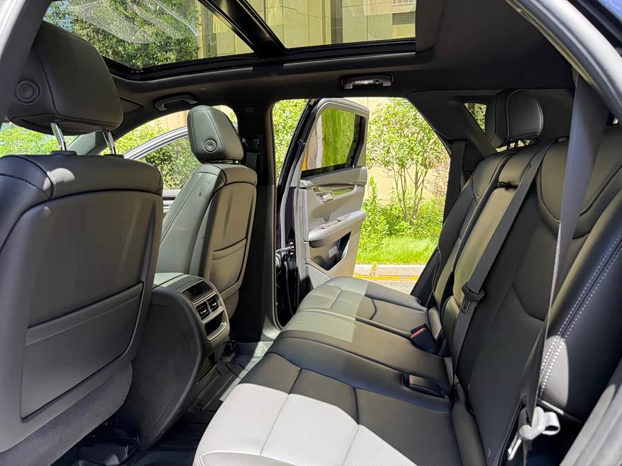 Cadillac XT5 2022 2.0T 4WD Luxury (Hummingbird Edition) - zdjęcie 9