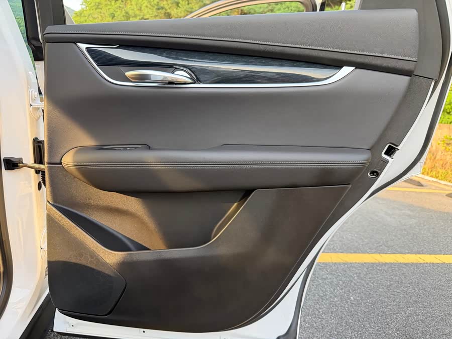 Cadillac XT5 2024 2.0T 2WD Fashion - zdjęcie 17
