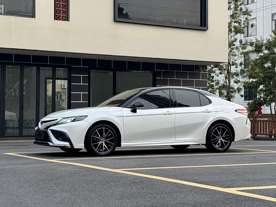 Camry 2023 Dual Engine 2.5HS Sharp Edition - zdjęcie 2