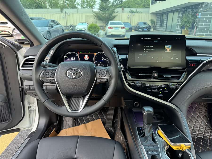 Camry 2023 Dual Engine 2.5HS Sharp Edition - zdjęcie 15