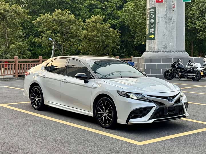 Camry 2023 Dual Engine 2.5HS Sharp Edition - zdjęcie 19