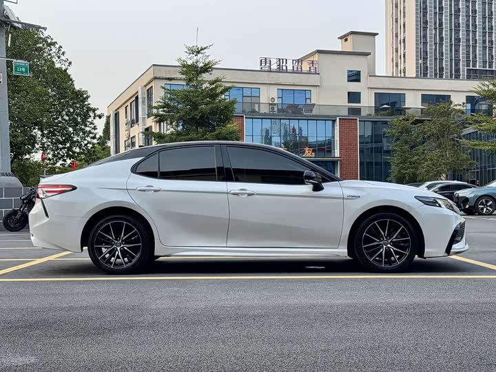 Camry 2023 Dual Engine 2.5HS Sharp Edition - zdjęcie 20