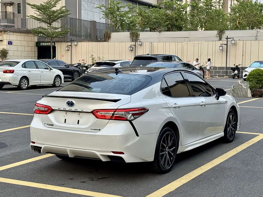 Camry 2023 Dual Engine 2.5HS Sharp Edition - zdjęcie 6