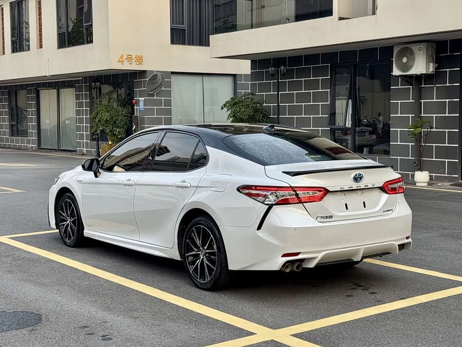 Camry 2023 Dual Engine 2.5HS Sharp Edition - zdjęcie 7