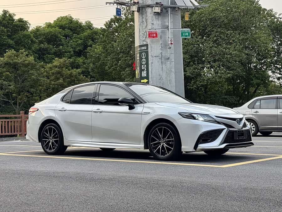 Camry 2023 Dual Engine 2.5HS Sharp Edition - zdjęcie 9
