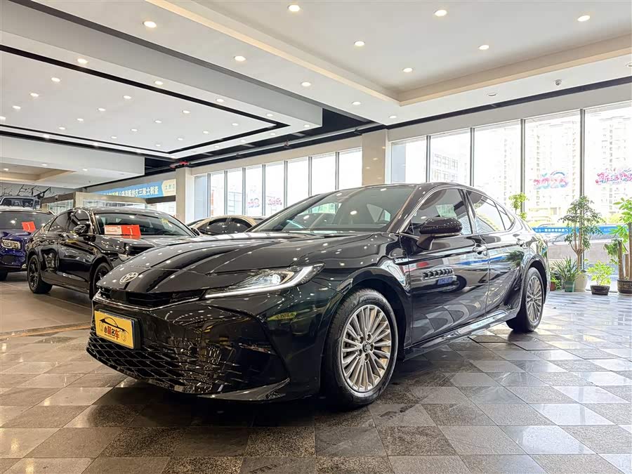 Camry 2024 2.0T Luxury - zdjęcie 1
