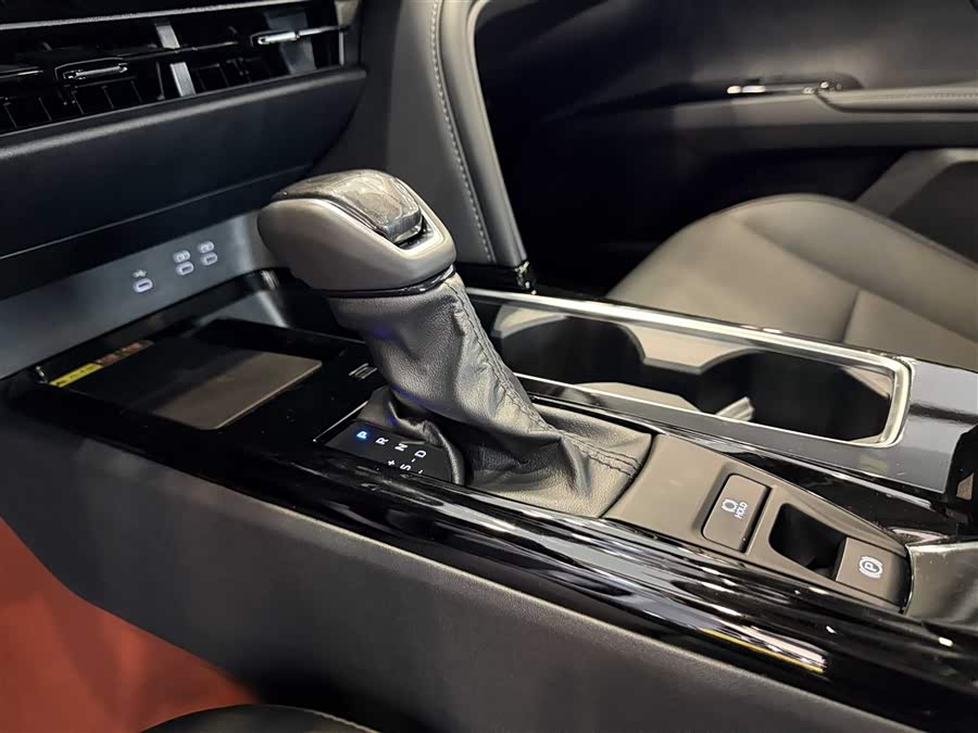 Camry 2024 2.0T Luxury - zdjęcie 17