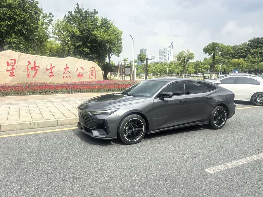 Changan UNI-V 2023 1.5T Premium - zdjęcie 1