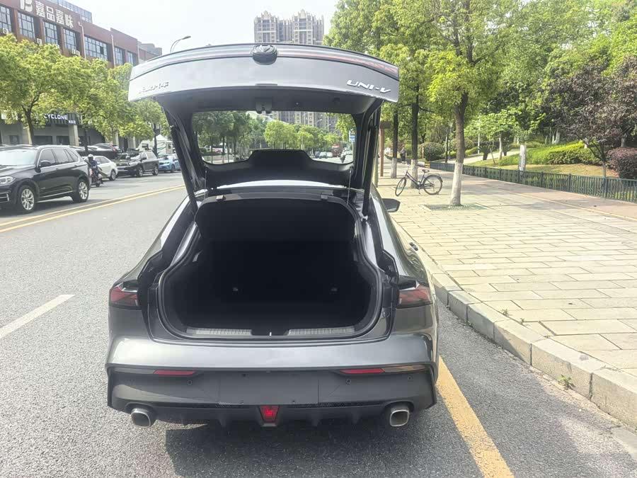 Changan UNI-V 2023 1.5T Premium - zdjęcie 17