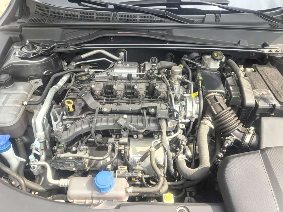Changan UNI-V 2023 1.5T Premium - zdjęcie 20