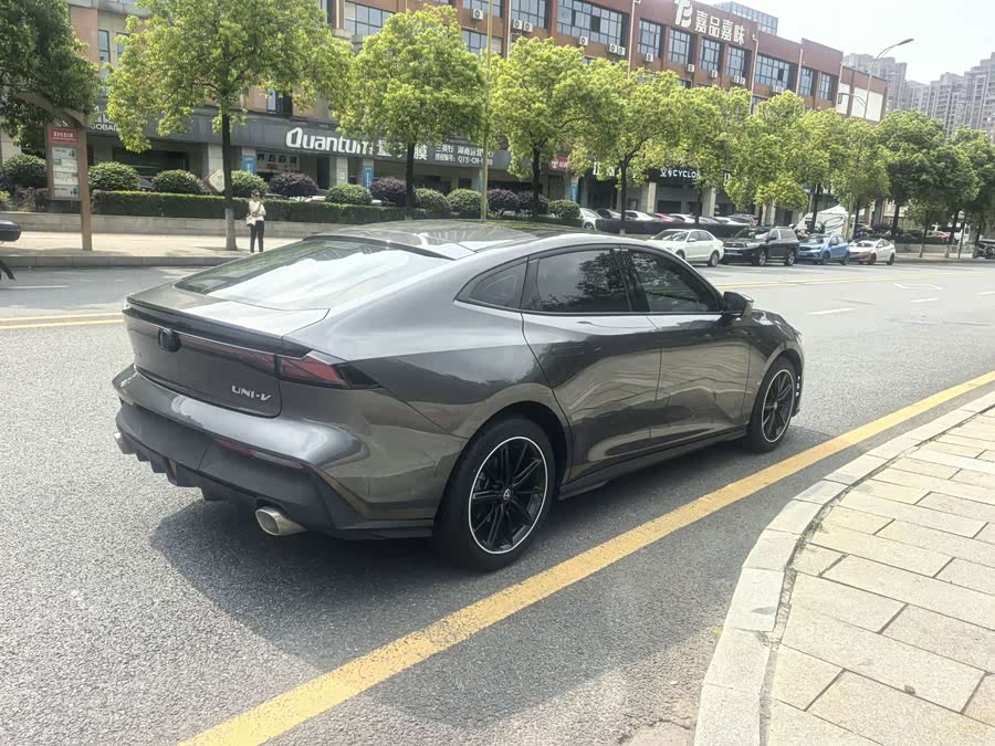 Changan UNI-V 2023 1.5T Premium - zdjęcie 4